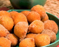 Bolinho de chuva de cenoura com cobertura de chocolate: o lanche que você não vai conseguir parar de comer