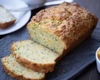 O ingrediente incomum que uso na minha receita de pão de abobrinha que eleva o nível do prato