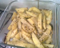 Batatas temperadas e assadas com casca