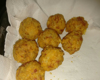 Bolinho de arroz com queijo e presunto
