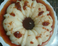 Manjar de coco com calda de morango