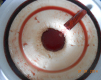 Manjar branco com calda de vinho