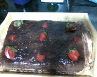 Bolo de chocolate trufado com morango