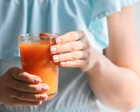 Esse é o suco poderoso que você precisa incluir na rotina se quiser ter um glow up no ano que vem: apenas 3 ingredientes