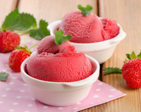 Sorvete caseiro natural tem 4 ingredientes e fica pronto em segundos: aprenda como fazer no TudoGostoso