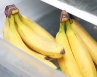 Com quantos você descobriu que esse é o jeito certo de guardar banana para que ela não amadureça rápido demais?