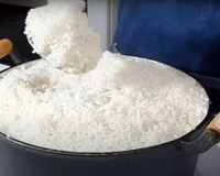 Aprendi como fazer um arroz branquinho e soltinho em grande quantidade igual de restaurante (e o arroz ainda rende 3 vezes mais!)