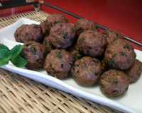 Bolinho de carne moída com hortelã