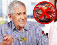 6 alimentos que todo homem com mais de 50 anos deve evitar comer - e por quê