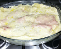 Lasanha de queijo e presunto ao molho branco