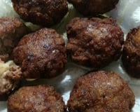 Bolinha de carne moída empanada