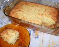 Bolo de mandioca com coco