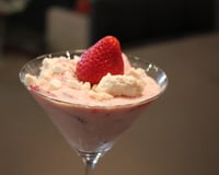 Merengue de morango com suspiro