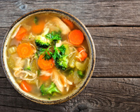 Como fazer sopa de legumes: aprenda com o TudoGostoso