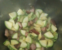 Abobrinha refogada com bacon