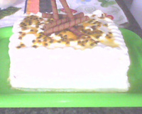 Bolo de maracujá recheado com mousse de maracujá