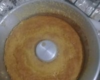 Bolo com milho de conserva e leite de coco