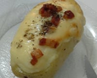 Batata recheada com bacon