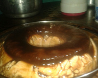 Sorvete de creme com cobertura de chocolate