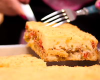 Com uma lata de atum, faço essa torta de liquidificador fofinha que salva o jantar