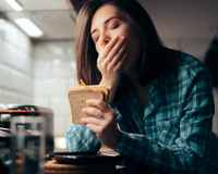 Os piores alimentos que você pode comer antes de dormir que vão arruinar a seu sono