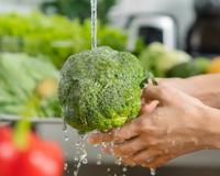 Se você limpa o brócolis desse jeito é melhor parar: essa é a maneira mais eficaz de eliminar insetos e agrotóxicos do vegetal