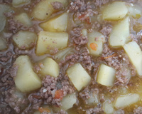Carne moída com batata rápida e saborosa