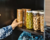 Menos bagunça, mais praticidade: por que investir em kits de cozinha