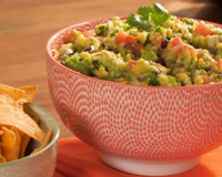 Esse simples ingrediente vai deixar seu guacamole muito mais saboroso
