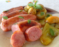 Linguiça ao forno com batatas