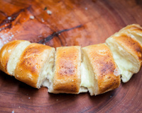 Ninguém acredita que esse pão de alho incrível é feito em casa: segredinho de família revelado