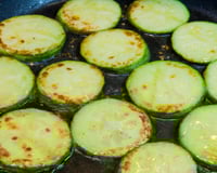 O segredo para a abobrinha não ficar aguada na frigideira está em um passo que muita gente ignora