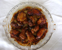 Coxas e sobrecoxas assadas no micro-ondas