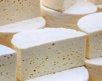 Se você adora queijo cheio de furinhos, talvez seja melhor reconsiderar: consumo esconde riscos REAIS à saúde!