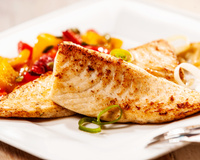 Filé de tilápia assada com legumes