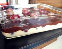 Bombom de uva na travessa