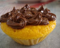 Bolinhos de cenoura com cobertura de ganache de chocolate