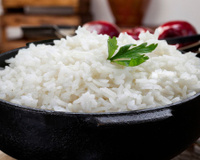 Chef de restaurante no guia Michelin: “O arroz branco não é feito com água, mas com 3 dentes de alho, 2 folhas de louro e caldo.”