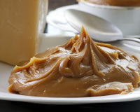 Doce de leite caseiro com 4 ingredientes que aprendi com um argentino: receita é pura cremosidade e sabor, uma das melhores do mundo