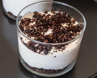 Essa sobremesa cremosa muito fácil de fazer precisa apenas de 4 ingredientes para ficar pronta!