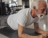 Os instrutores de pilates concordam: "A partir dos 60 anos, o melhor exercício para fortalecer o core, incluindo os músculos das costas e do abdômen, é a prancha."