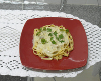 Talharim ao molho branco com gorgonzola e palmito