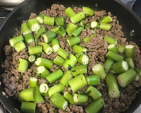 Carne moída com quiabo