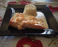 Salmão ao molho branco de camarão