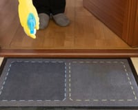 Borrifar a porta da casa com vinagre branco, detergente líquido e bicarbonato de sódio - Por que recomendam isso e para que serve?
