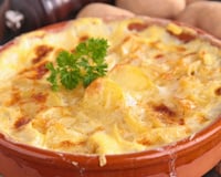 Aprenda como fazer gratinado de batata cremoso e fácil, uma alternativa deliciosa ao purê tradicional para a Páscoa