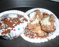 Cupcake de chocolate com recheio de beijinho