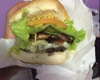 Hambúrguer caseiro