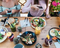 Uma nova tendência da Geração Z! Dar uma nota 2/10 não significa que não seja delicioso, significa...