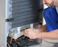 Queria que alguém tivesse me falado o que esses barulhos da geladeira significam antes de eu chamar um técnico